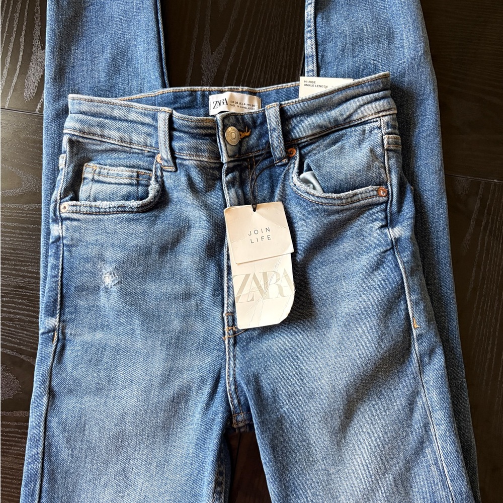 Zara Blue Skinny Jeans with Stretch and Modern Fit